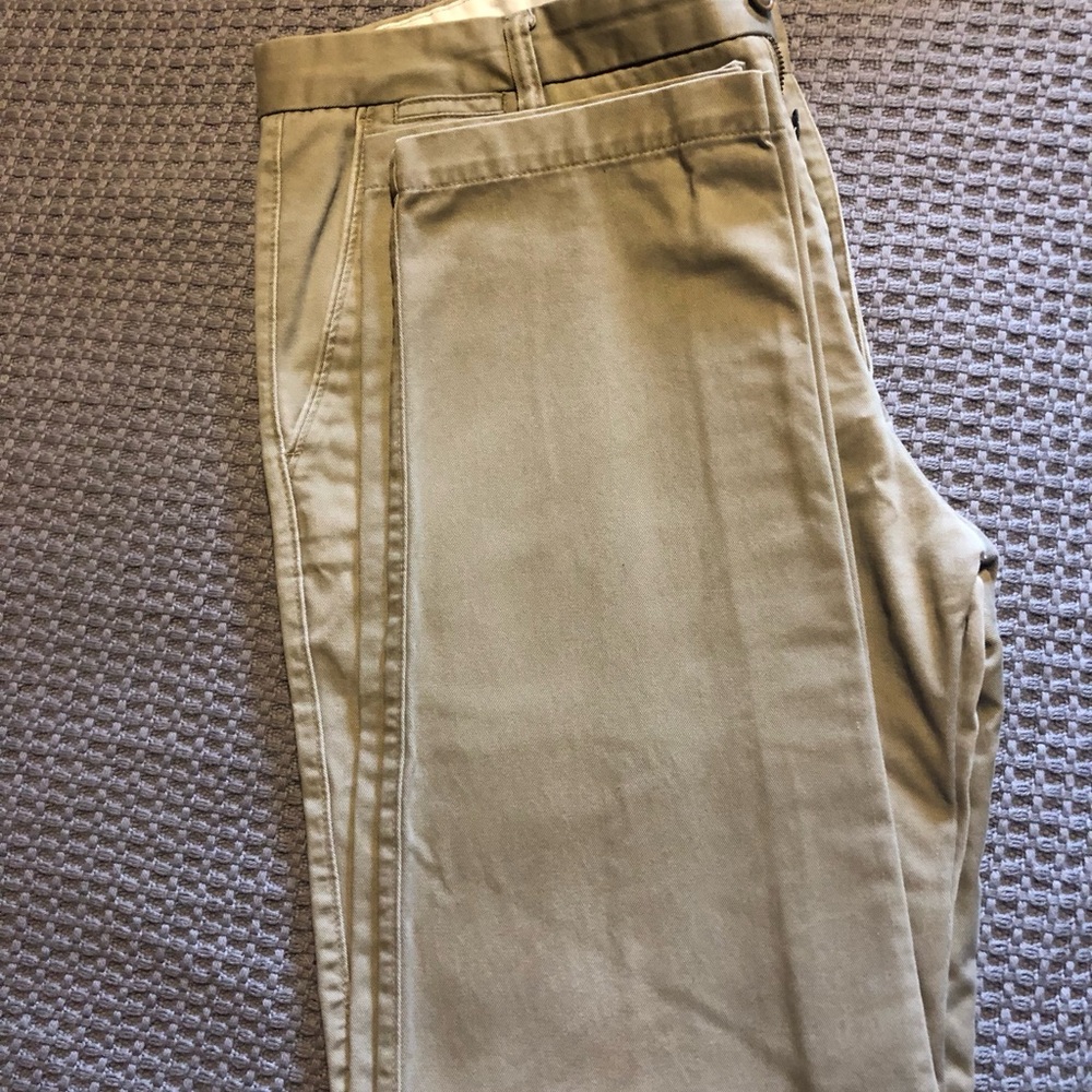 Dockers Men's Chinos in Khaki Tan